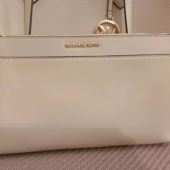 Michael Kors 3-in-1 bag (Like New) - Picture 5 of 8